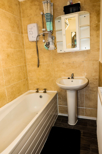 Bathroom 5, Nottingham 5-br, Sleeps 11 w/ Garden & Parking, Nottingham