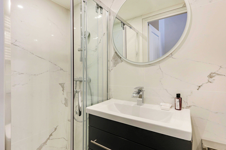 Bathroom 4, Modern Apartment - 1br/2p - Roquette, Paris