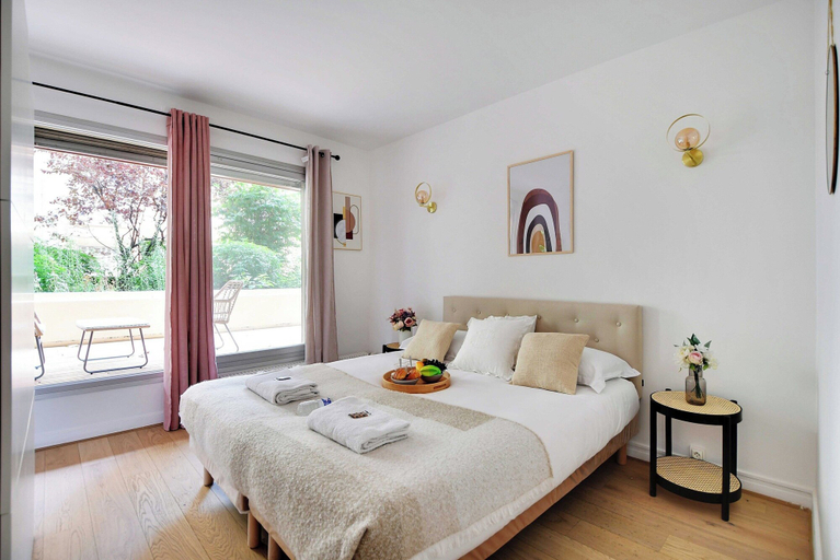 Bedroom 3, Elegant Apartment - 2br/6p - Tour Eiffel, Paris