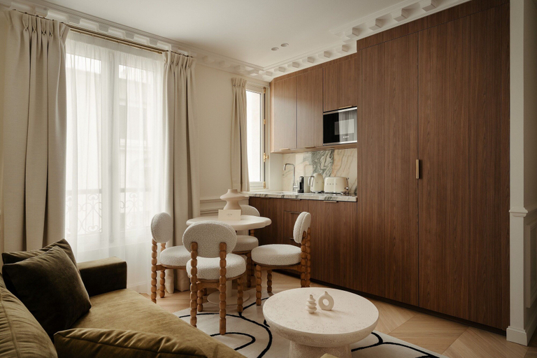 Living area, Leon Hotel-pigalle/suite-34, Paris