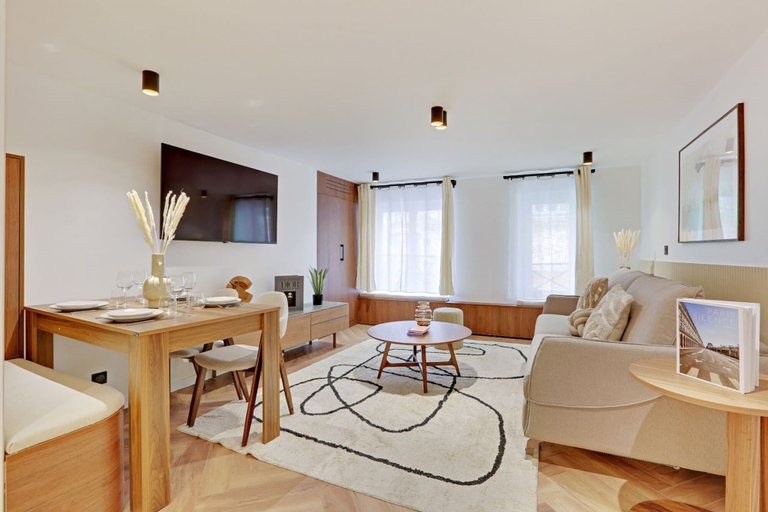 Living area 3, Welcoming & Charming Apartment - 1br/4p - Palais-royal, Paris