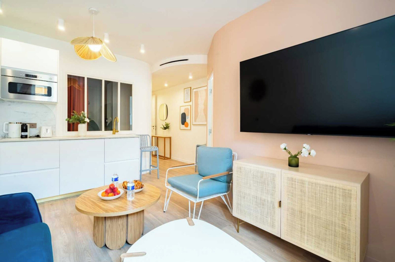 Living area 3, Beautiful 2bdr Flat - Hyper Centre St Tropez, Var