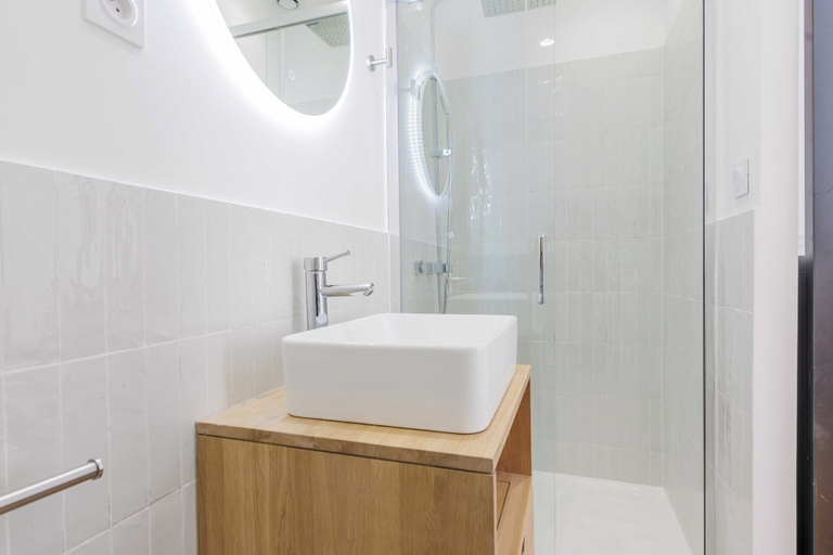 Bathroom 5, Chic and Welcoming Apartment, Hauts-de-Seine