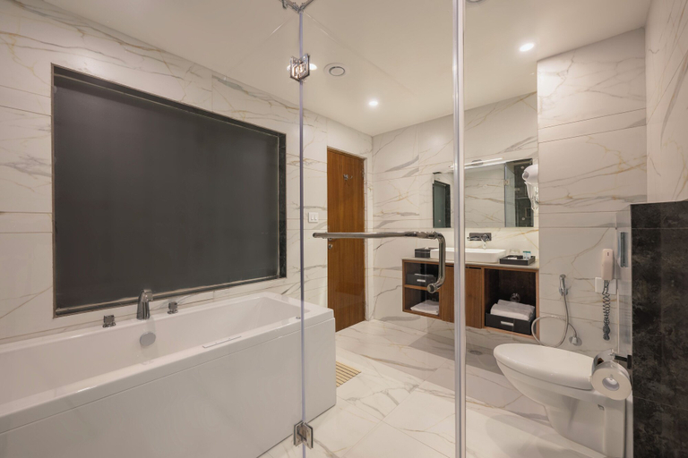 Bathroom 4, KC Vilaas, Kufri, Shimla