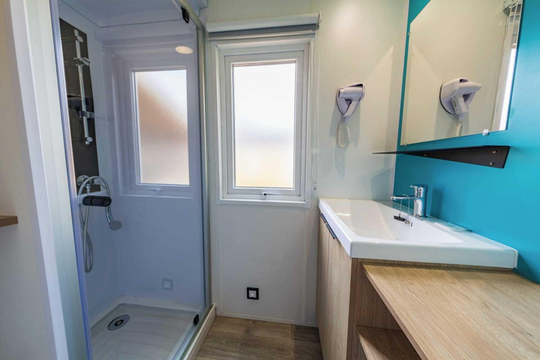 Bathroom 4, Campo di Mare, Corse-du-Sud