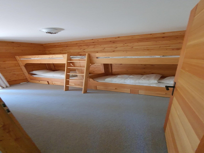 Room 5, Chalet in Les Masses With ski Storage, Hérens