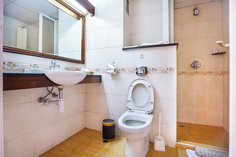 Bathroom 4, Maanzoni 680 hotel, Starehe