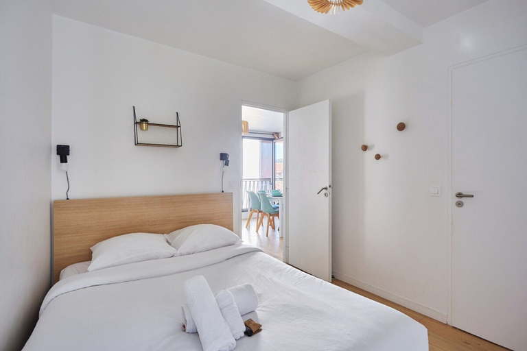 Bedroom 4, Modern Apartment Boulogne Facing "les Passages", Hauts-de-Seine