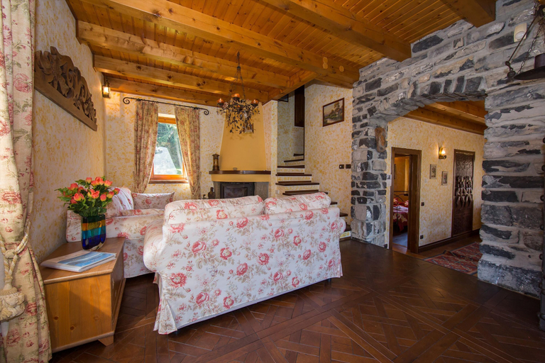 Room 3, Villa Victoria in Macchero, Como