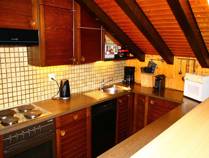 Private kitchen 5, Peaceful Apartment With Amenities, Sion