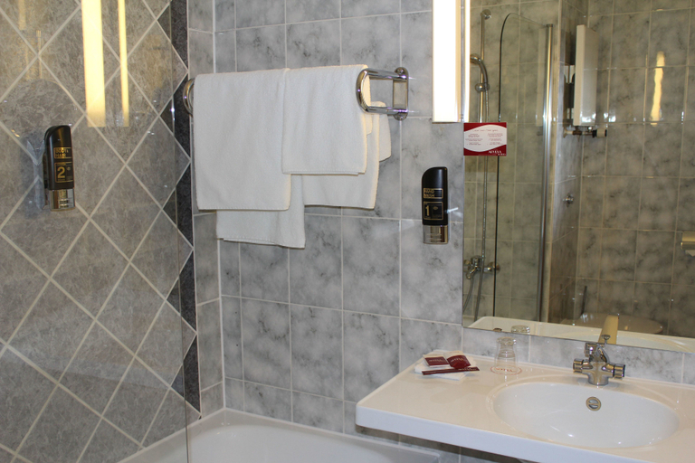Bathroom 4, Arvena Park Das Hotel am Franken-Center, Nürnberg
