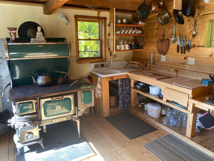 Room 5, Relaxing Nature Retreat Perfect for Large Groups, Orleans
