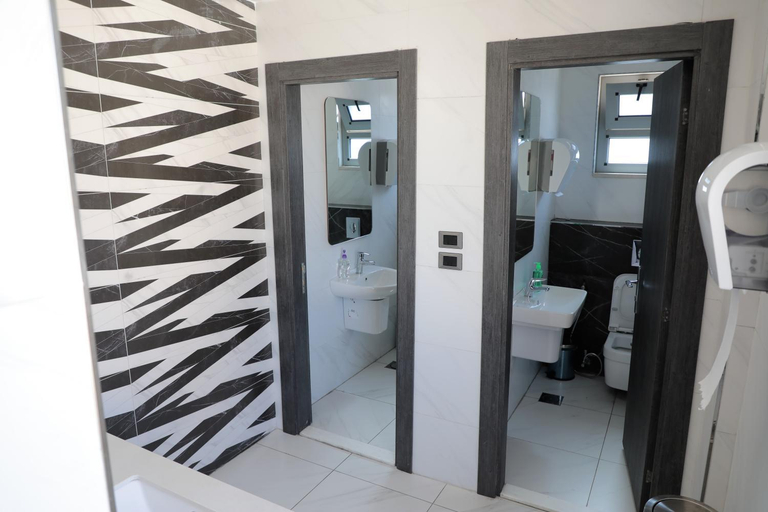 Bathroom, Nishan Hotel, Salt