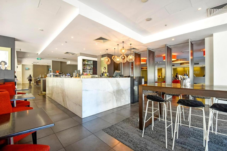 Food & Drinks, 2 bedroom apartment with City view, Darwin