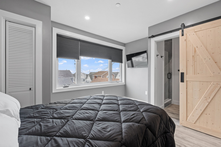 Room 4, New Luxury 4 Bed Condo Perfect for Winter Rental, Rockingham