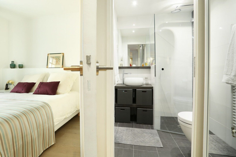 Room 5, Superb Terrace Apart Champs Elysees Eiffel Tower, Paris