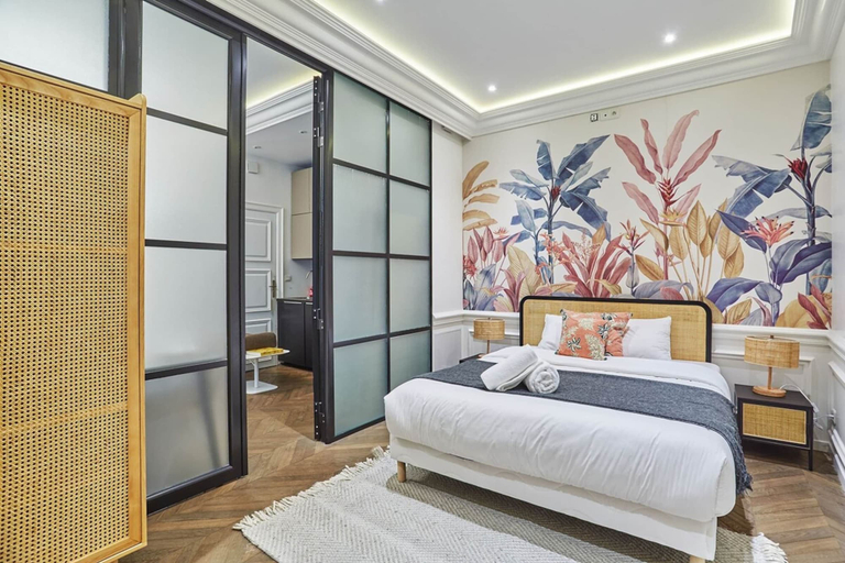 Bedroom 4, Superb Apartment Louvre Saint Honorer, Paris