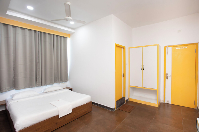 Bedroom 2, Stayz Inn near Marina Beach, Chennai