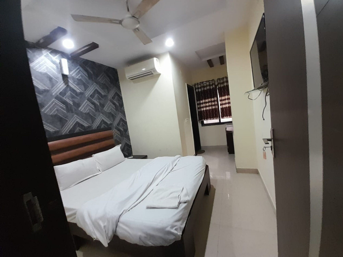 Bedroom 2, Hotel Mezbaan, Raipur