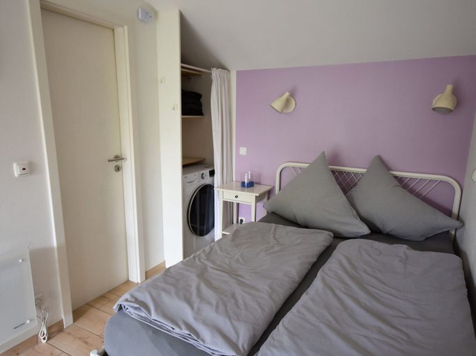 Room 2, Cottage in Germany With Sun Terrace & BBQ, Vulkaneifel