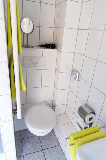 Bathroom 14