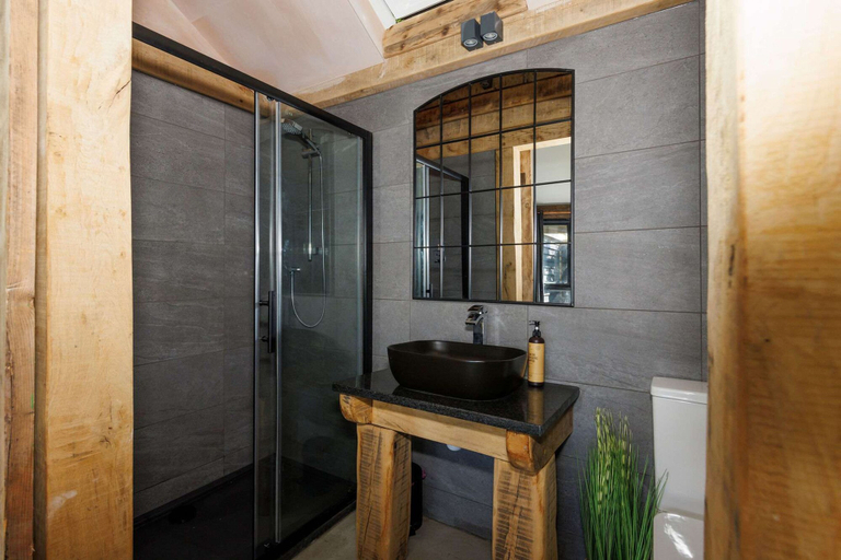 Bathroom 4, Romantic Countryside Lodge With Hot Tub, West Sussex