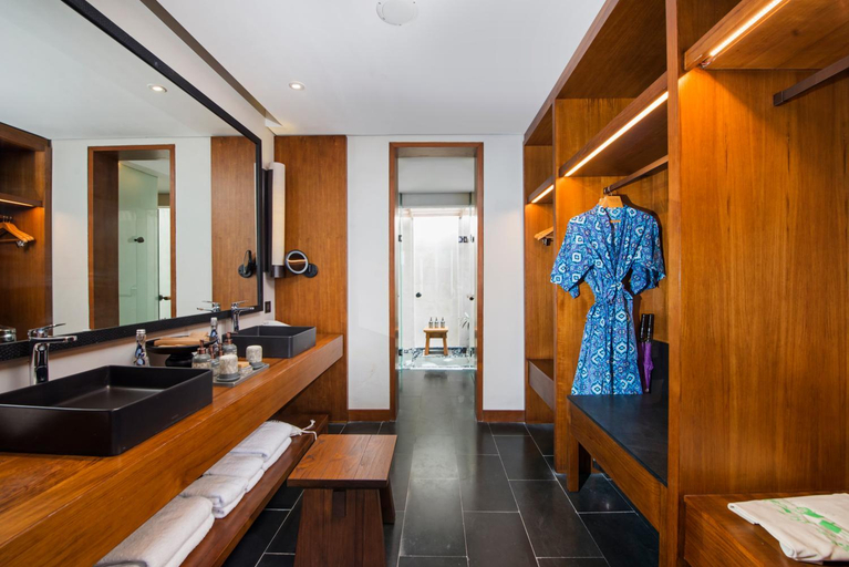 Bathroom 18