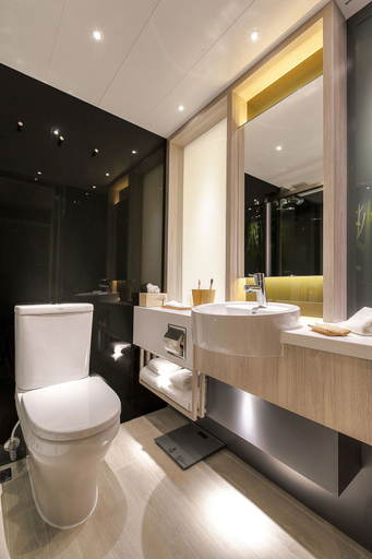 Bathroom 14