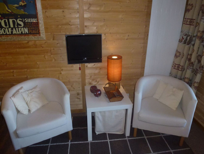 Living room 3, Studio With a Hilltop View, Sion