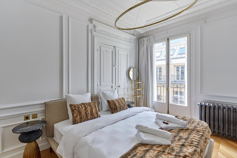 Room 2, Sublime Apartment Montaigne Arc de Triomphe by Studioprestige, Paris