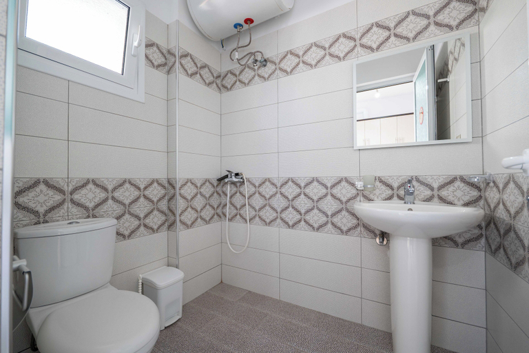 Bathroom 3, Aktea Apartments, Sarandës