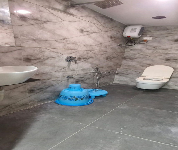Bathroom 3, Hotel Nest View, Ahmadabad
