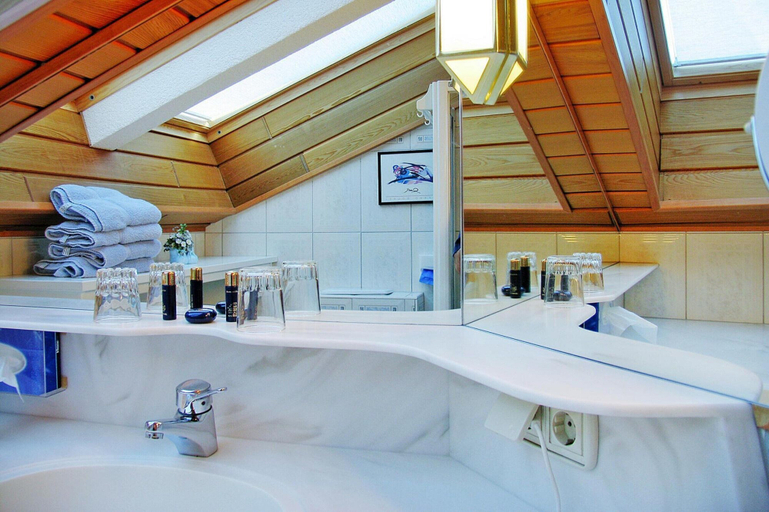 Bathroom 4, Chalet in Dienten With Ski-in Access & Sauna, Zell am See