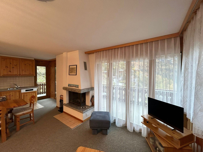 Living area 4, Gracious Apartment With Patio in Hills, Conthey