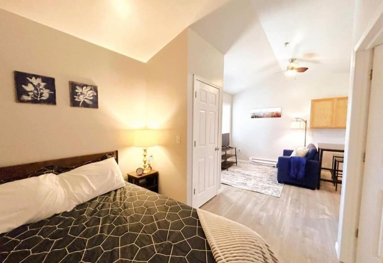 Bedroom 1, Island Breeze, Mackinac