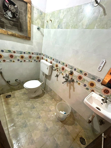 Bathroom 4, Hotel Crib Inn, Bhopal