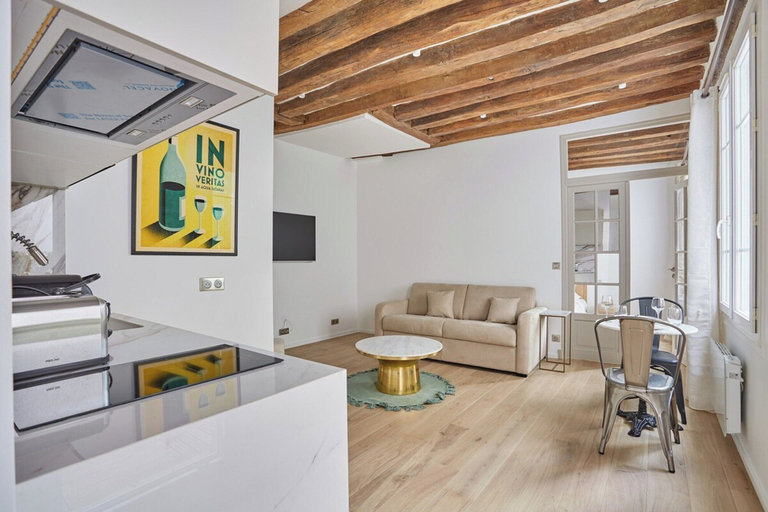 Living area 5, Eiffel Tower Apartment/invalide, Paris