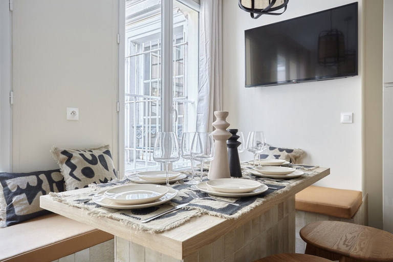 Dining, Modern 2 Bedrooms Apartment Le Marais/ Beaubourg, Paris