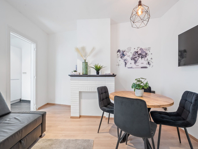 Dining 4, Renovated Apartment Near Beach, West-Vlaanderen
