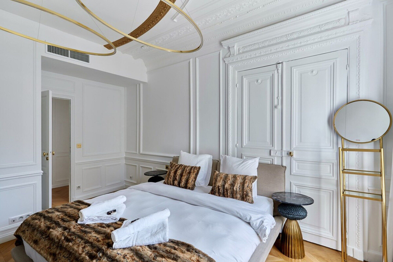 Room 3, Sublime Apartment Montaigne Arc de Triomphe by Studioprestige, Paris