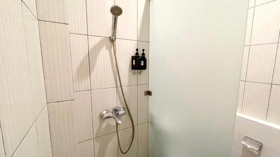 Bathroom 12