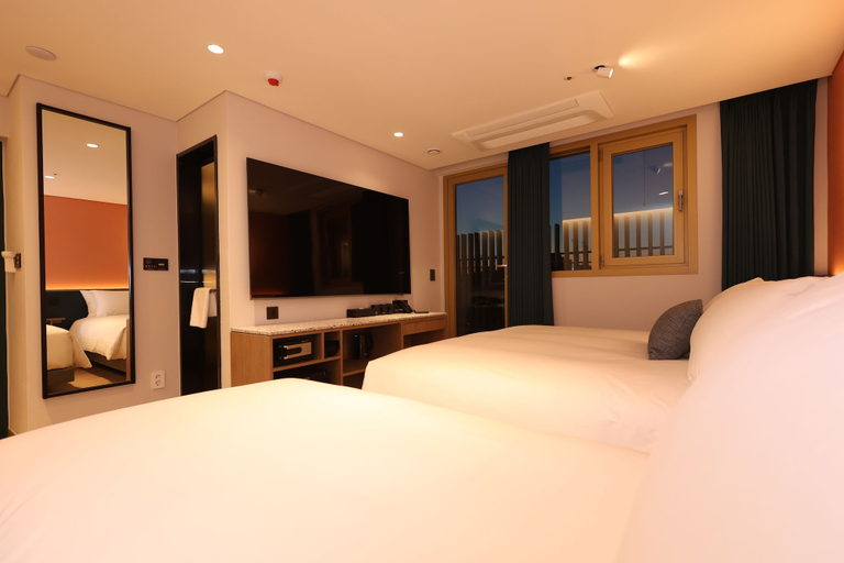 Bedroom 2, New Blanc Central Myeongdong, Jung