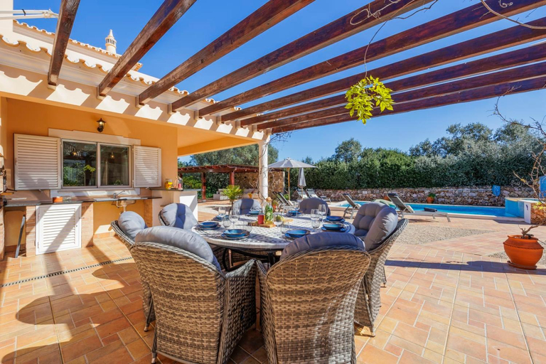 Others 2, Stunning Countryside Villa w Private Garden & Pool, Loulé