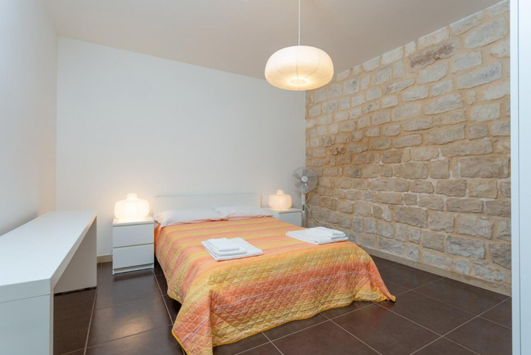 Others 5, Villa Aziz, Ragusa