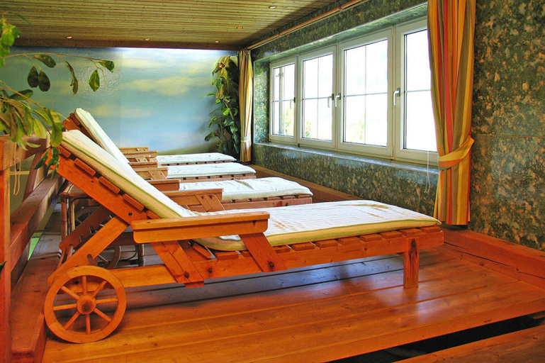 Pool 3, Chalet in Dienten With Ski-in Access & Sauna, Zell am See