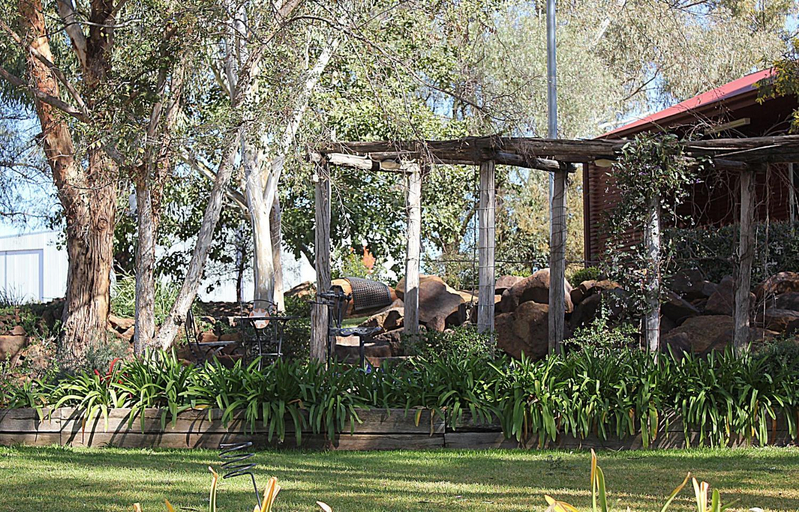 Exterior & Views 1, Outback Cellar & Country Cottage, Dubbo - Pt B