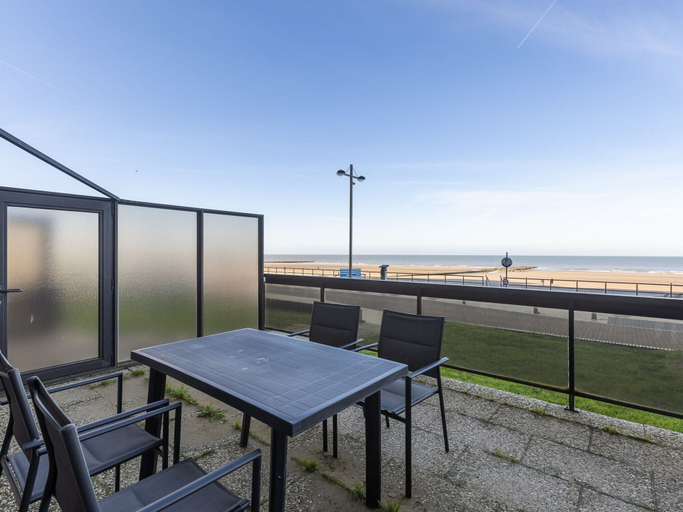Dining 2, Attractive Studio With a Sea-view, West-Vlaanderen