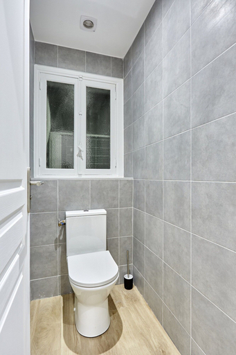 Bathroom 5, Magnificent Apartment Etoile Hoche Saint Honore, Paris