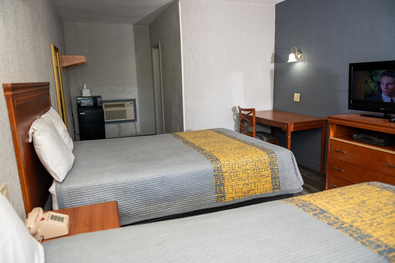 Bedroom 1, Riverside Inn and Suites, Hopewell
