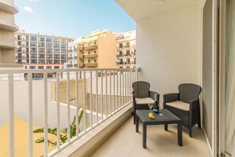 Room 4, Modern Spacious apt 2mn to the sea Qawr, Saint Paul's Bay